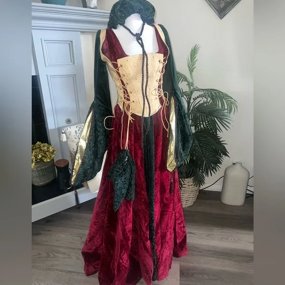 Velvet Renaissance Gown in Burgundy, Forest Green & Gold With Extras - Picture 5 of 17
